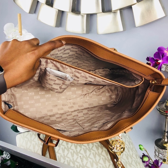 Michael Kors Sady Large Laptop Tech Friendly Tote - Picture 7 of 8